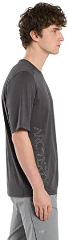 Arc'teryx Cormac חולצת מילות מפתח SS גברים | טי ביצועים עם גרפיקה של לוגו